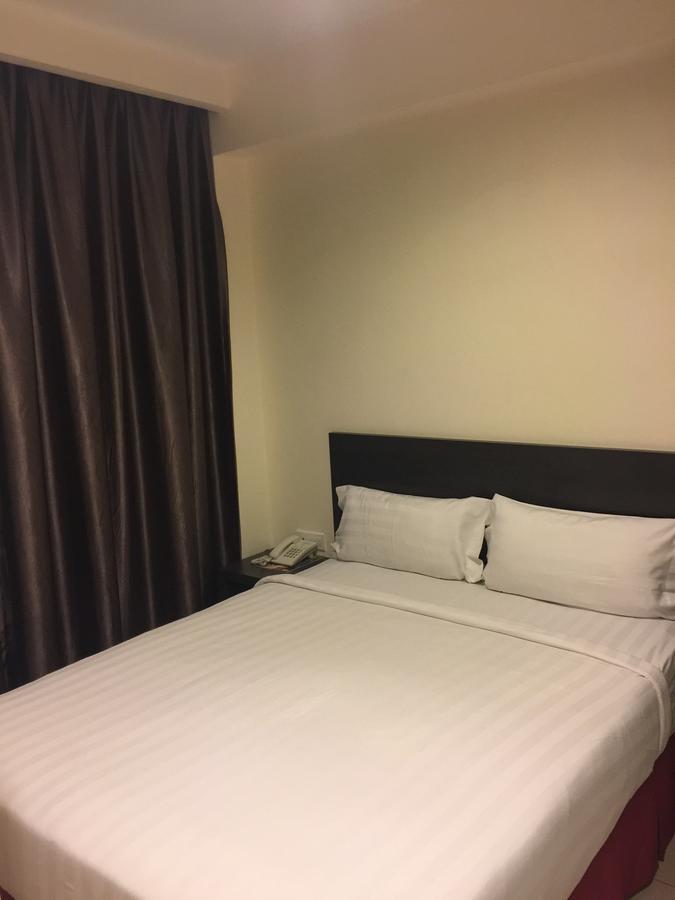 Premierz Hotel Labuan Bagian luar foto
