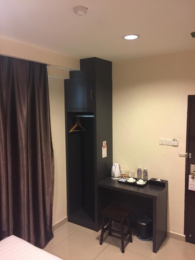 Premierz Hotel Labuan Bagian luar foto