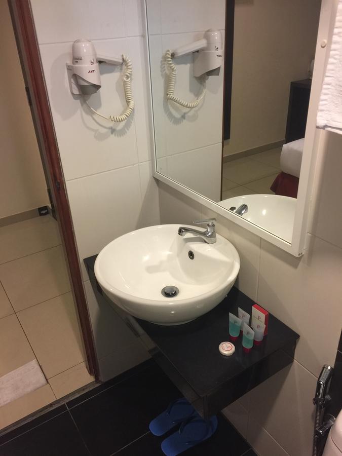 Premierz Hotel Labuan Bagian luar foto