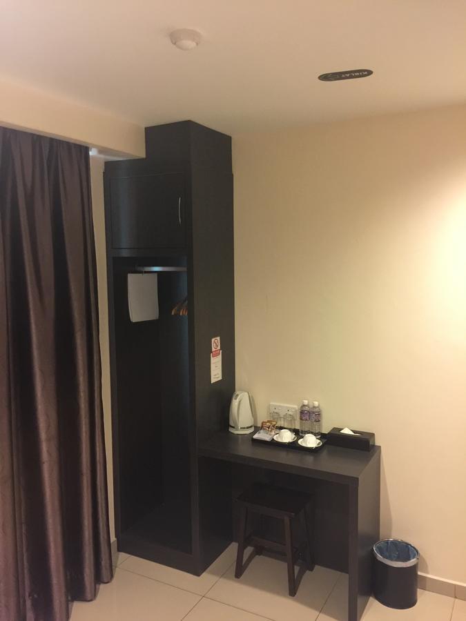 Premierz Hotel Labuan Bagian luar foto