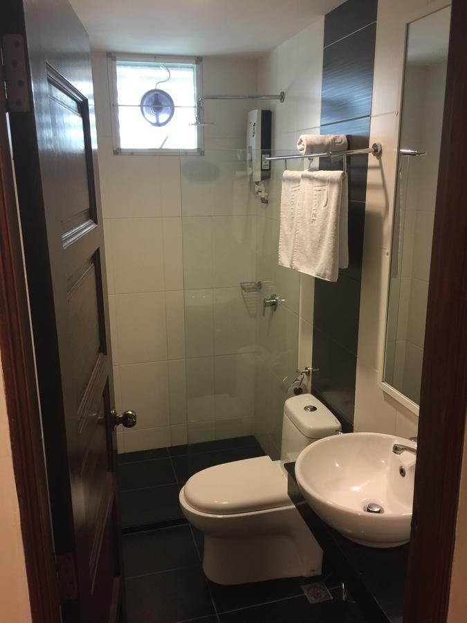 Premierz Hotel Labuan Bagian luar foto